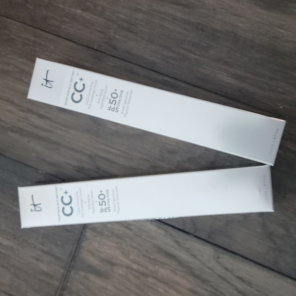 It CC full coverage foundation. Color TAN